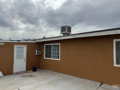 Exterior - 11183 Redwood Ave, Hesperia, CA 92345 photo 13 of 19