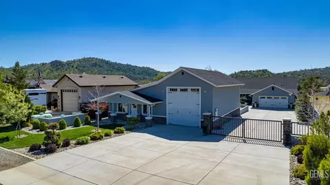 18247 Santa Anita St, Tehachapi, CA 93561 photo 1