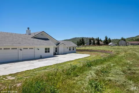 21251 Pegasus St, Tehachapi, CA 93561 photo 5