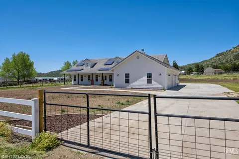 21251 Pegasus St, Tehachapi, CA 93561 photo 2