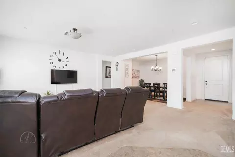 6007 Sapphire Peak Dr, Bakersfield, CA 93313 photo 8