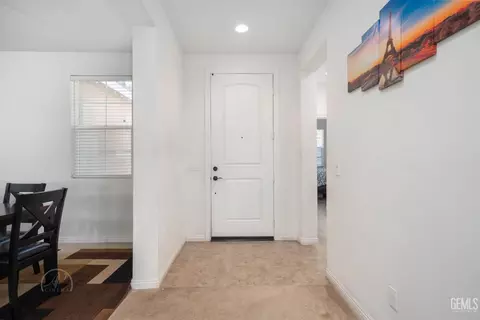 6007 Sapphire Peak Dr, Bakersfield, CA 93313 photo 5