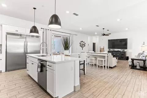 Kitchen - 3101 Little Cedar Way, Shafter, CA 93263 photo 5 of 7