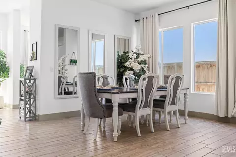 Dining - 3101 Little Cedar Way, Shafter, CA 93263 photo 2 of 3