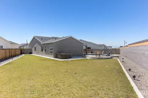 Exterior - 3101 Little Cedar Way, Shafter, CA 93263 photo 9 of 10