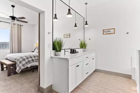 Bath - 3101 Little Cedar Way, Shafter, CA 93263 photo 1 of 4