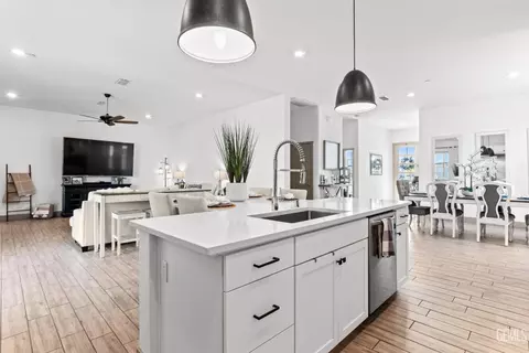 Kitchen - 3101 Little Cedar Way, Shafter, CA 93263 photo 6 of 7
