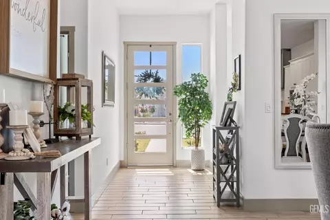 Entry Way - 3101 Little Cedar Way, Shafter, CA 93263 photo 2 of 6