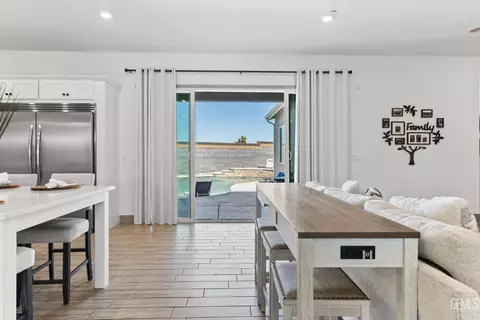 Entry Way - 3101 Little Cedar Way, Shafter, CA 93263 photo 4 of 6