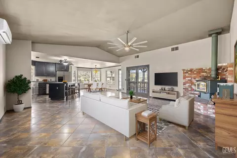 Living - 28270 Black Gold Way, Tehachapi, CA 93561 photo 1 of 3