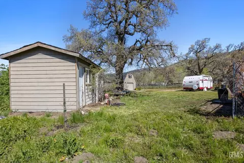 Exterior - 28270 Black Gold Way, Tehachapi, CA 93561 photo 5 of 10