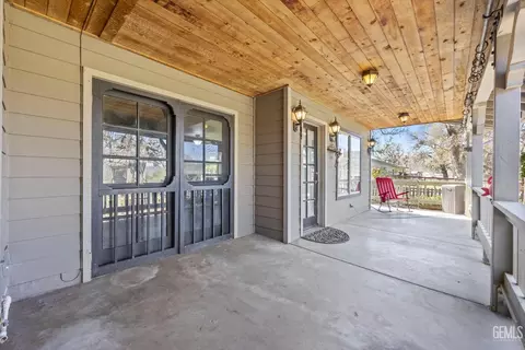 Exterior - 28270 Black Gold Way, Tehachapi, CA 93561 photo 2 of 10