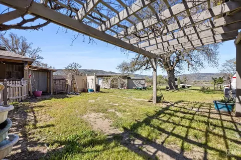 Exterior - 28270 Black Gold Way, Tehachapi, CA 93561 photo 7 of 10