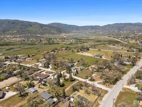 View/Area - 28270 Black Gold Way, Tehachapi, CA 93561 photo 2 of 4
