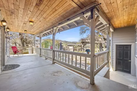 Exterior - 28270 Black Gold Way, Tehachapi, CA 93561 photo 3 of 10