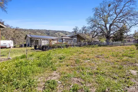 Exterior - 28270 Black Gold Way, Tehachapi, CA 93561 photo 8 of 10