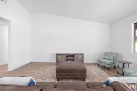 Living - 14101 Everton Ave, Bakersfield, CA 93311 photo 2 of 2
