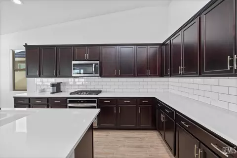 Kitchen - 14101 Everton Ave, Bakersfield, CA 93311 photo 6 of 7