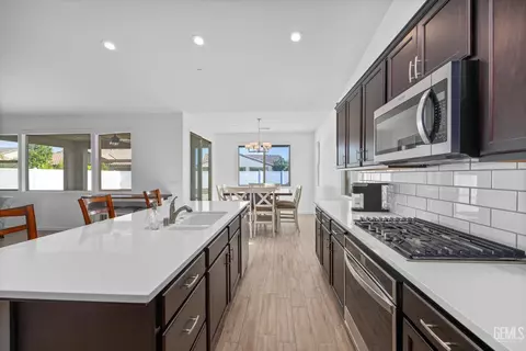 Kitchen - 14101 Everton Ave, Bakersfield, CA 93311 photo 7 of 7