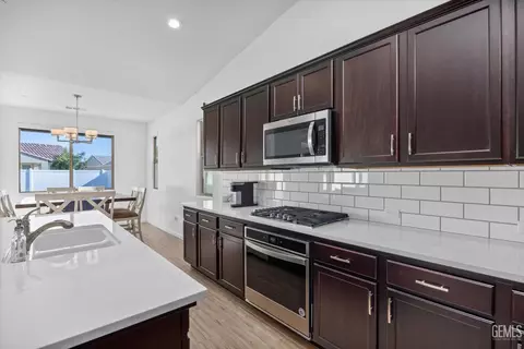 Kitchen - 14101 Everton Ave, Bakersfield, CA 93311 photo 5 of 7
