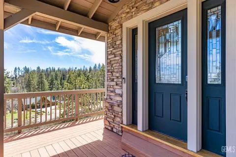 26100 Paramount Dr, Tehachapi, CA 93561 photo 4