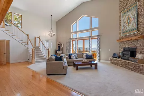 26100 Paramount Dr, Tehachapi, CA 93561 photo 8