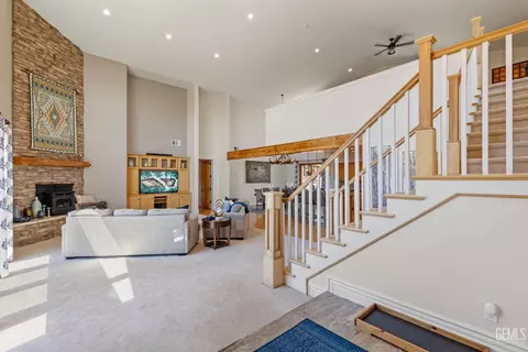26100 Paramount Dr, Tehachapi, CA 93561 photo 5