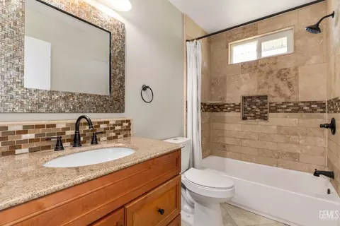 Bath - 4785 E Farousse Way, Paso Robles, CA 93446 photo 1 of 2