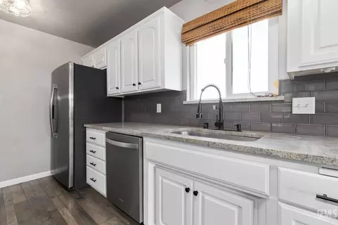 Kitchen - 4785 E Farousse Way, Paso Robles, CA 93446 photo 2 of 3
