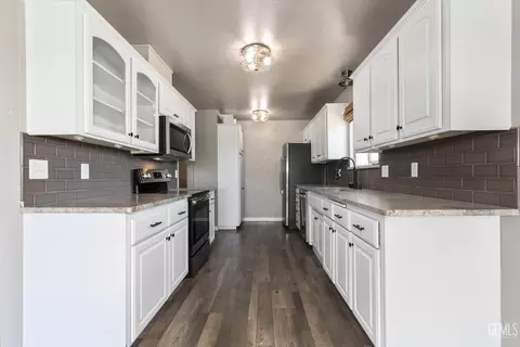 Kitchen - 4785 E Farousse Way, Paso Robles, CA 93446 photo 1 of 3