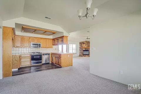 22104 Gold St, Tehachapi, CA 93561 photo 5