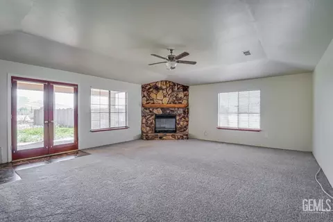 22104 Gold St, Tehachapi, CA 93561 photo 9