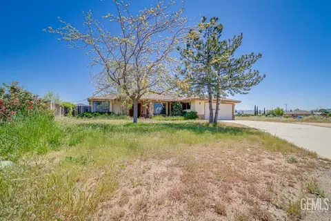 22104 Gold St, Tehachapi, CA 93561 photo 2