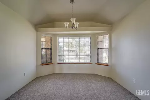 22104 Gold St, Tehachapi, CA 93561 photo 4