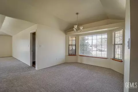 22104 Gold St, Tehachapi, CA 93561 photo 3