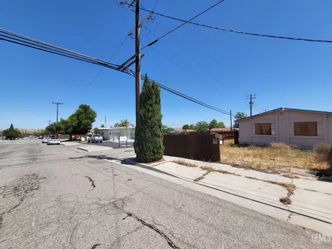 108 2nd St, Taft, CA 93268 photo 4