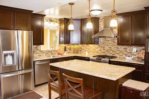 Kitchen - 609 Griffith Ave, Wasco, CA 93280 photo 1 of 4
