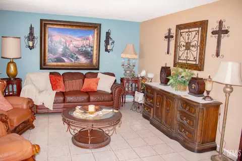 Living - 609 Griffith Ave, Wasco, CA 93280 photo 1 of 4