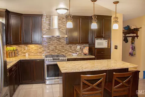 Kitchen - 609 Griffith Ave, Wasco, CA 93280 photo 2 of 4