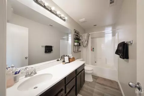 Bath - 15736 Cusano Pl, Bakersfield, CA 93314 photo 3 of 3