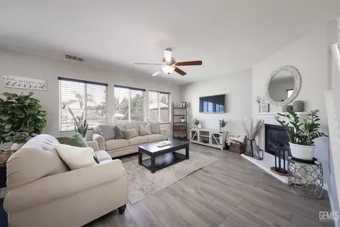 Entry Way - 15736 Cusano Pl, Bakersfield, CA 93314 photo 3 of 5