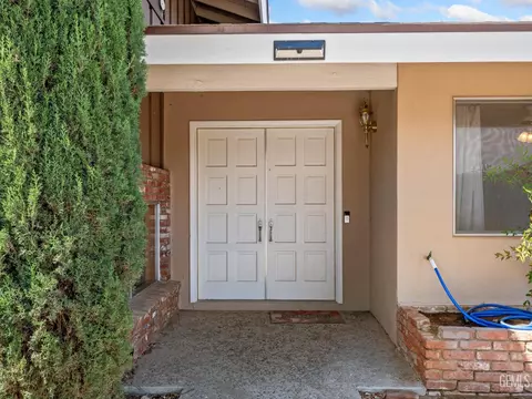 Entry Way - 19115 Kaibab Rd, Apple Valley, CA 92307 photo 1 of 3