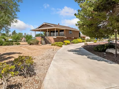 Exterior - 19115 Kaibab Rd, Apple Valley, CA 92307 photo 7 of 12