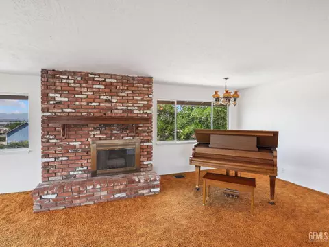 Living - 19115 Kaibab Rd, Apple Valley, CA 92307 photo 7 of 8