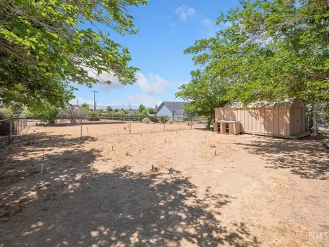 Exterior - 19115 Kaibab Rd, Apple Valley, CA 92307 photo 12 of 12