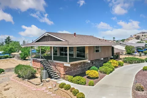 Exterior - 19115 Kaibab Rd, Apple Valley, CA 92307 photo 1 of 12