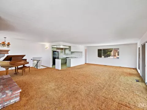 Living - 19115 Kaibab Rd, Apple Valley, CA 92307 photo 8 of 8