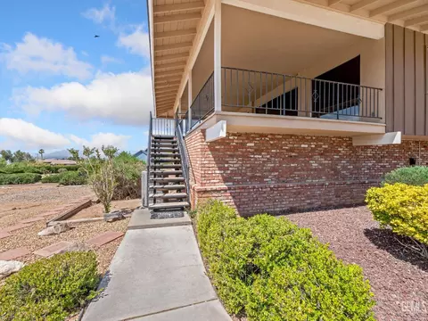 Exterior - 19115 Kaibab Rd, Apple Valley, CA 92307 photo 5 of 12