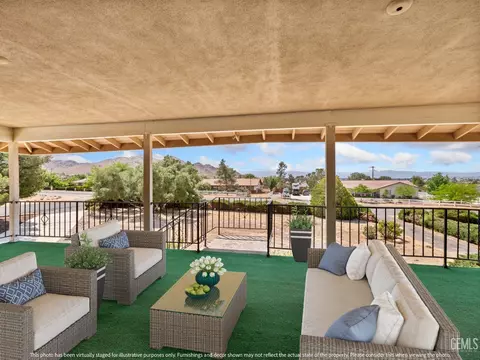 Exterior - 19115 Kaibab Rd, Apple Valley, CA 92307 photo 2 of 12