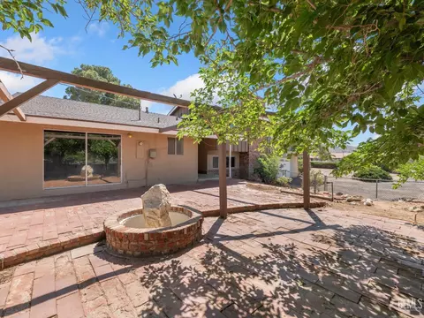 Exterior - 19115 Kaibab Rd, Apple Valley, CA 92307 photo 10 of 12